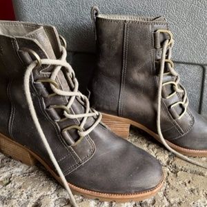 Sorel boots, SOREL CateTM Lace Major 8.5 B